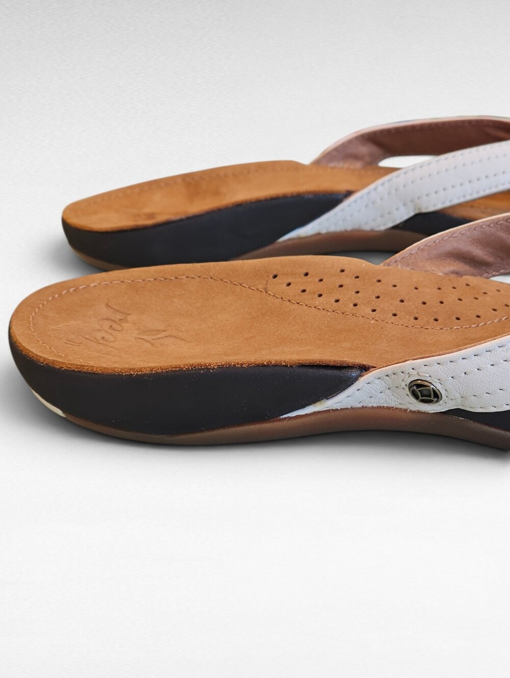 Reef Miss J-Bay Slip Flop Sandals White and Tan B-16 CLC - Picture 9 of 15